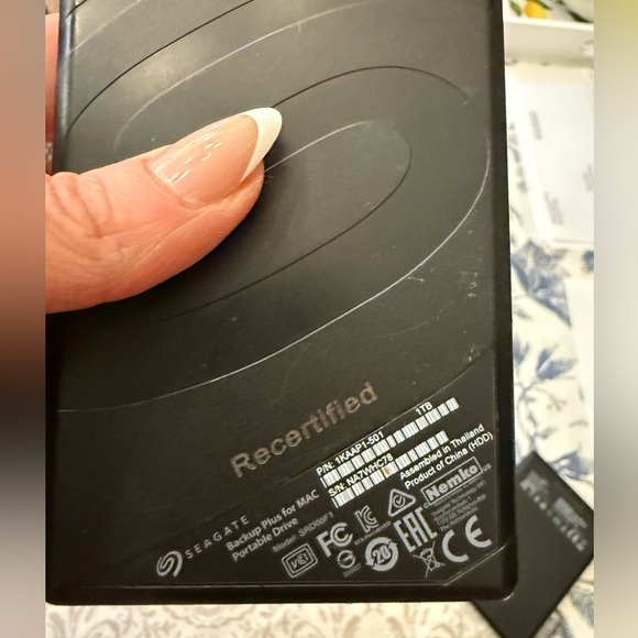 Seagate Silver External Hard Drive 1TB - Picture 3 of 6